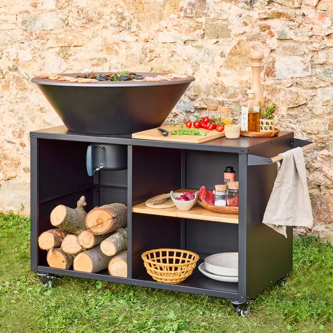 Foyer Stromboli avec fonction gril, 80 cm de diamètre – noir, avec grille et espace de rangement. L 138 x P 82 x H 114 cm
